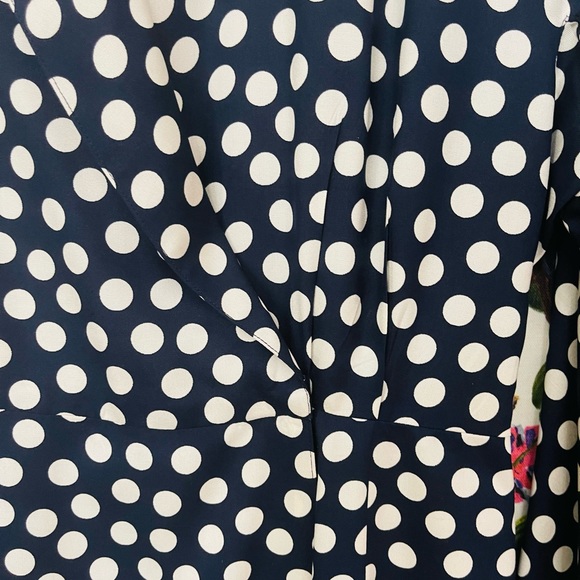 Beautiful Vintage Silk dress by Neiman Marcus. Size M ( vintage size 14) - Picture 13 of 14